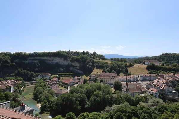 Spacieux logement de 4 pièces au dernier étage d'une immeuble historique 2