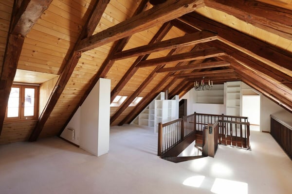 Spacieux logement de 4 pièces au dernier étage d'une immeuble historique 2