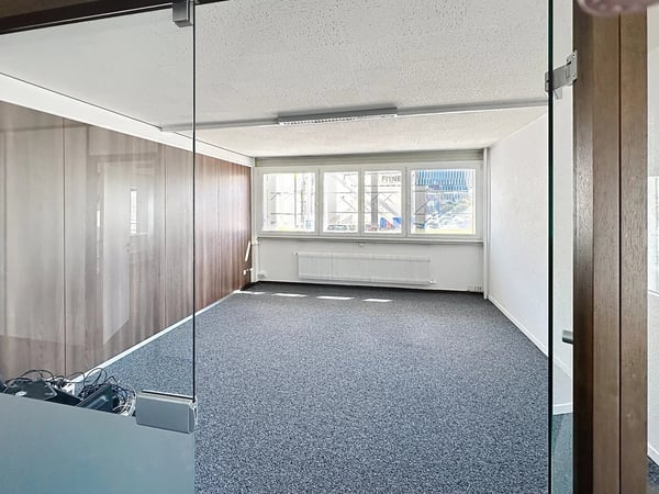 Surface administrative à reprendre ? 230 m² à Ecublens 2