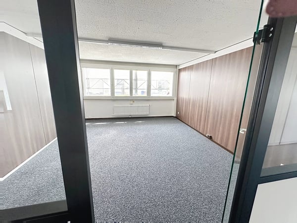 Surface administrative à reprendre ? 230 m² à Ecublens 5