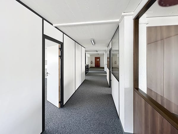 Surface administrative à reprendre ? 230 m² à Ecublens 3