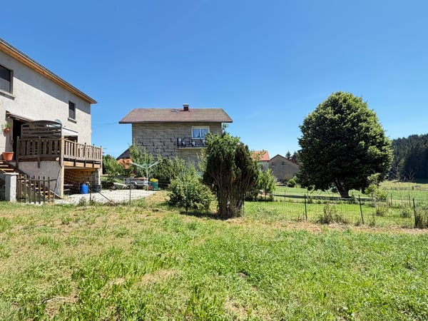 France voisine, Châtel-Blanc, à vendre charmante fermette Franc-Comtoise 24