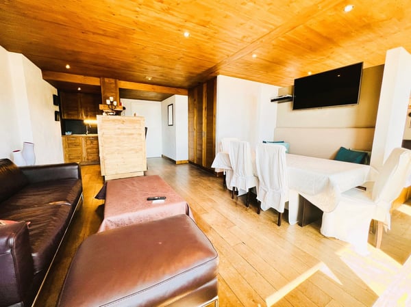 Prächtige 2.5-Zimmer-Wohnung renoviert - Geräumig und hell - Gut gelegen - Außergewöhnliche Aussicht 4