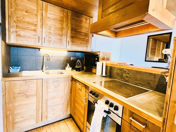 Prächtige 2.5-Zimmer-Wohnung renoviert - Geräumig und hell - Gut gelegen - Außergewöhnliche Aussicht 5