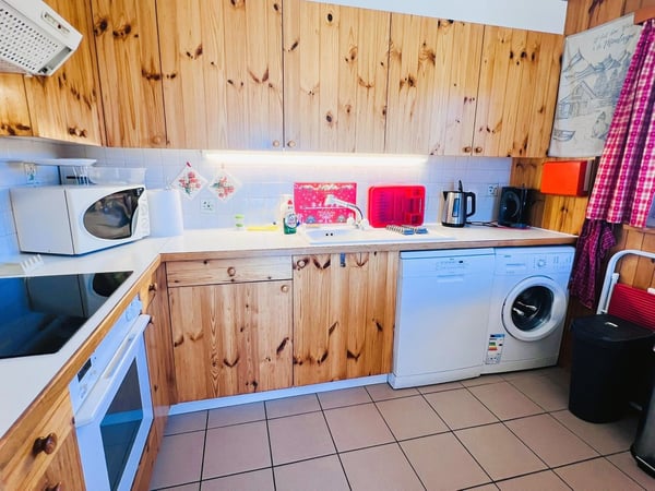 À LA WOCHE: Prächtiges Chalet mit 3.5 Zimmern renoviert - Sehr geräumig und hell - Splendide Aussicht 7