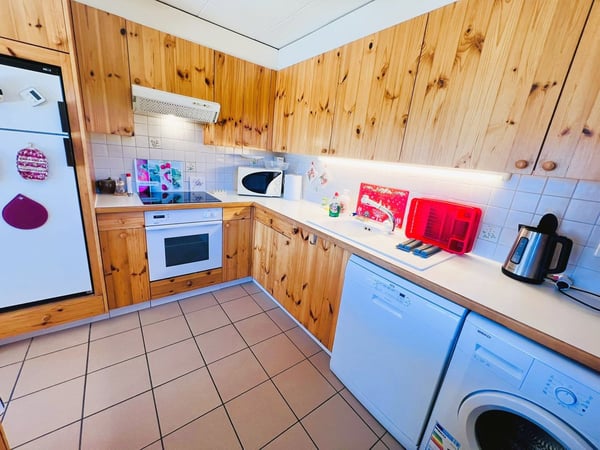 À LA WOCHE: Prächtiges Chalet mit 3.5 Zimmern renoviert - Sehr geräumig und hell - Splendide Aussicht 8