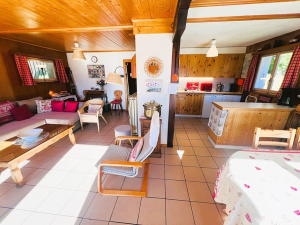 À LA WOCHE: Prächtiges Chalet mit 3.5 Zimmern renoviert - Sehr geräumig und hell - Splendide Aussicht 5