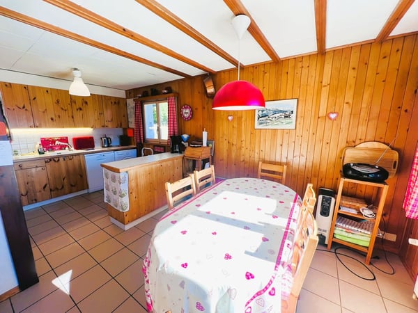 À LA WOCHE: Prächtiges Chalet mit 3.5 Zimmern renoviert - Sehr geräumig und hell - Splendide Aussicht 6