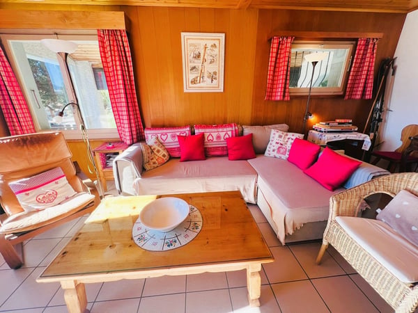 À LA WOCHE: Prächtiges Chalet mit 3.5 Zimmern renoviert - Sehr geräumig und hell - Splendide Aussicht 4