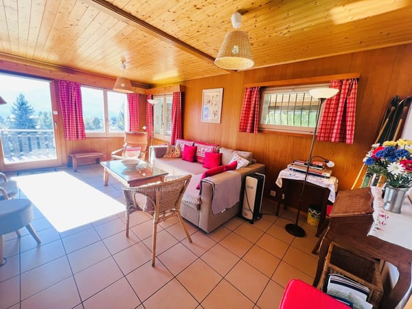 À LA WOCHE: Prächtiges Chalet mit 3.5 Zimmern renoviert - Sehr geräumig und hell - Splendide Aussicht 3