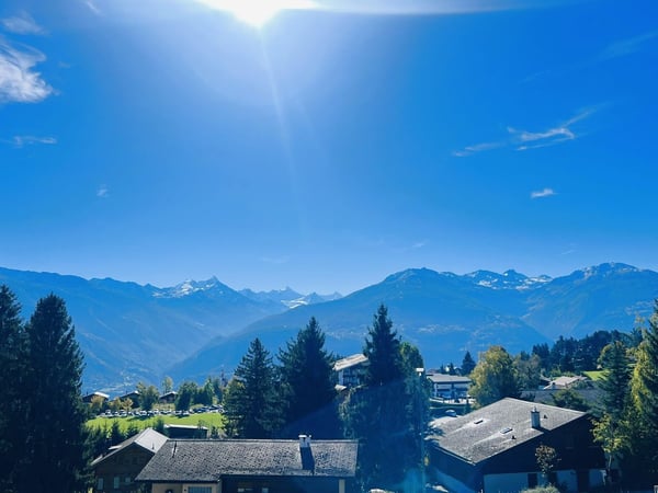 À LA WOCHE: Prächtiges Chalet mit 3.5 Zimmern renoviert - Sehr geräumig und hell - Splendide Aussicht 18