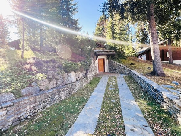 MINIMUM 5 NUITS: Chalet indépendant - 15 Lits - 5 Places de parc - Bien placé -Belle vue -Lieu calme 18