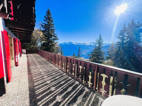 MINIMUM 5 NUITS: Chalet indépendant - 15 Lits - 5 Places de parc - Bien placé -Belle vue -Lieu calme 26