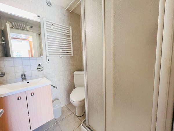 MINIMUM 5 NUITS: Chalet indépendant - 15 Lits - 5 Places de parc - Bien placé -Belle vue -Lieu calme 21