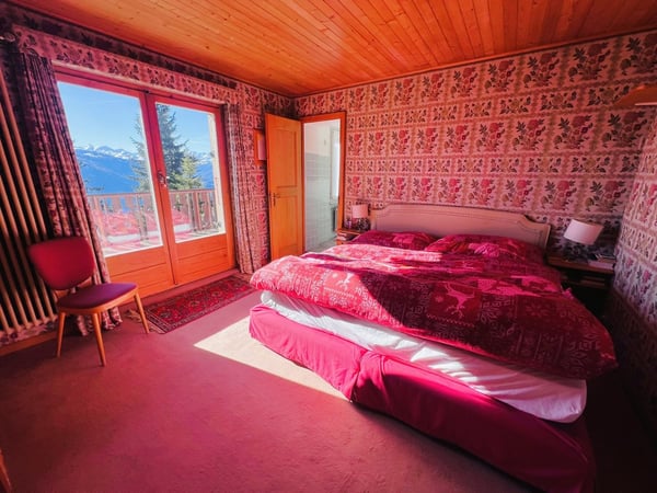 MINIMUM 5 NÄCHTE: Unabhängiges Chalet - 15 Betten - 5 Parkplätze - Gute Lage - Schöne Aussicht - Ruhige Umgebung 15