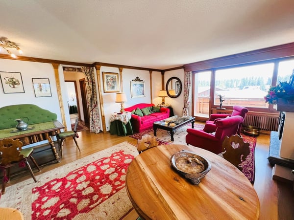 À LA SAISON: Magnifique 1.5 pièces - Spacieux et lumineux - Superbe vue - Bien situé - Lieu calme 2