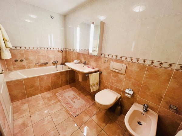 À LA SAISON: Magnifique 1.5 pièces - Spacieux et lumineux - Superbe vue - Bien situé - Lieu calme 9