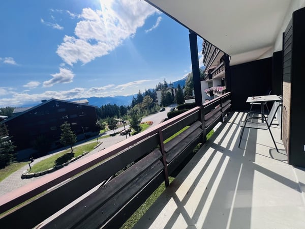 À LA SAISON: Magnifique 1.5 pces rénové - Spacieux & Lumineux - Belle vue - Bien situé - Lieu calme 13