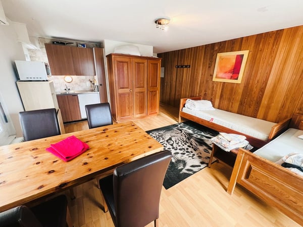 Joli studio - Spacieux et lumineux - Partiellement rénové - Lieu très calme - Bien situé - Belle vue 5