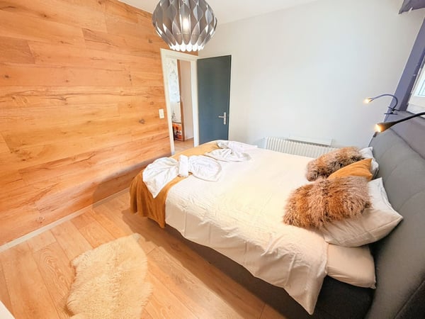 Magnifique 2.5 pces entièrement rénové - Spacieux & lumineux - Endroit calme - Belle vue -Bien situé 7