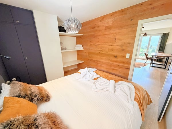 Magnifique 2.5 pces entièrement rénové - Spacieux & lumineux - Endroit calme - Belle vue -Bien situé 8