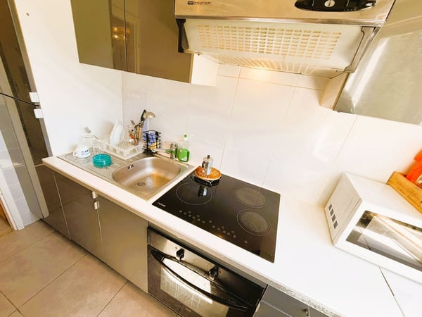 Spacieux et lumineux studio de 1.5 pièces - Très bien situé - Endroit très calme - Magnifique vue 9