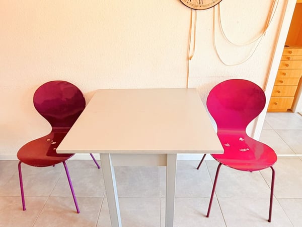 Spacieux et lumineux studio de 1.5 pièces - Très bien situé - Endroit très calme - Magnifique vue 6