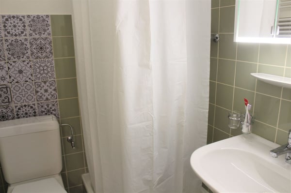Studio cosy rénové (cuisine, salle de douche, sol ...) - Spacieux - Idéalement situé - Lieu calme 11