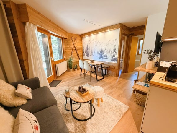 Magnifique appartement (2.5 pces) entièrement rénové - Spacieux & Lumineux - Lieu calme - Bien situé 2