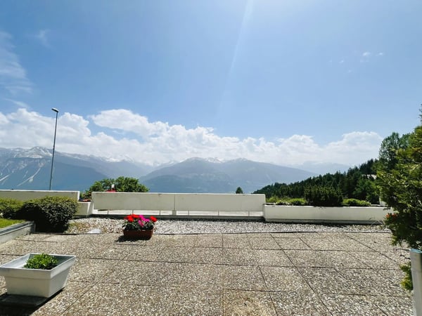 À LA SAISON: Magnifique 3.5 pces rénové - Spacieux & lumineux - Superbe vue - Bien situé -Lieu calme 15