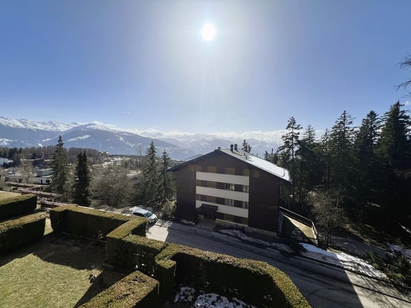 À LA SAISON: Spacieux et lumineux 3.5 pièces - Superbe vue - Bien situé - Lieu très calme 15