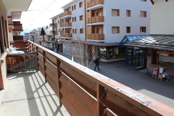 2,5 Zimmer renoviert - Geräumig & hell - Ideal im Herzen von Montana gelegen - Ruhige Lage (Fußgängerzone) 7
