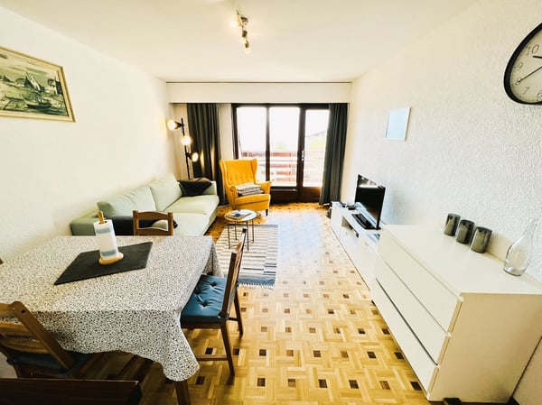 À LA SAISON : Spacieux et lumineux 2.5 pces rénové - Magnifique vue - Lieu calme - Bien situé 1