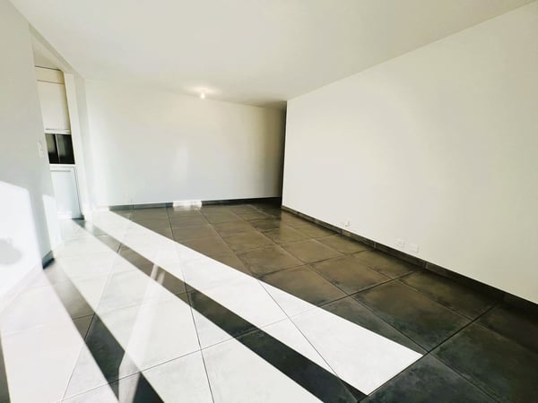 Schönes 2.5-Zimmer-Wohnung renoviert - Geräumig und hell - Schöne Aussicht - Ruhige Lage - Gute Lage 4