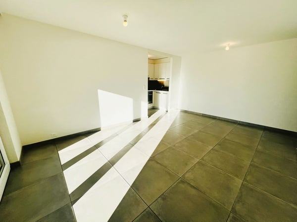 Schönes 2.5-Zimmer-Wohnung renoviert - Geräumig und hell - Schöne Aussicht - Ruhige Lage - Gute Lage 3