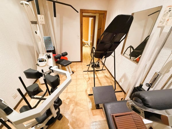 TRÈS SPACIEUX CABINET DE PHYSIOTHÉRAPIE - 10 SALLES DE TRAITEMENT -IDÉALEMENT SITUÉ AU CŒUR DE CRANS 17