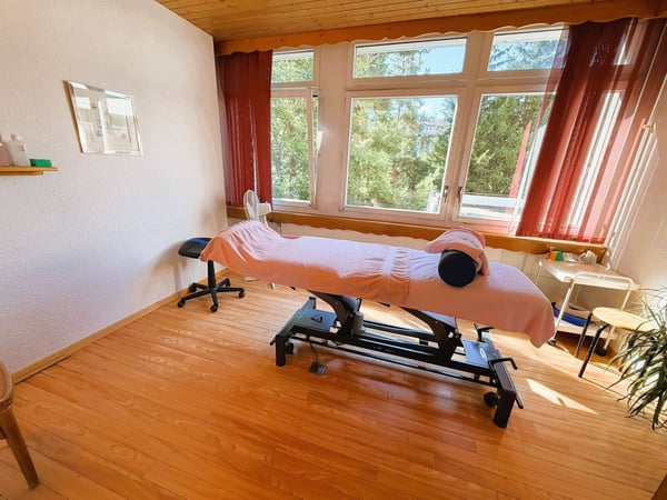 TRÈS SPACIEUX CABINET DE PHYSIOTHÉRAPIE - 10 SALLES DE TRAITEMENT -IDÉALEMENT SITUÉ AU CŒUR DE CRANS 6
