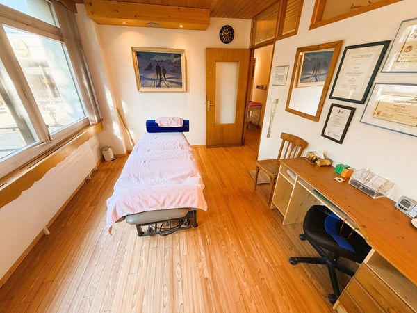 TRÈS SPACIEUX CABINET DE PHYSIOTHÉRAPIE - 10 SALLES DE TRAITEMENT -IDÉALEMENT SITUÉ AU CŒUR DE CRANS 12