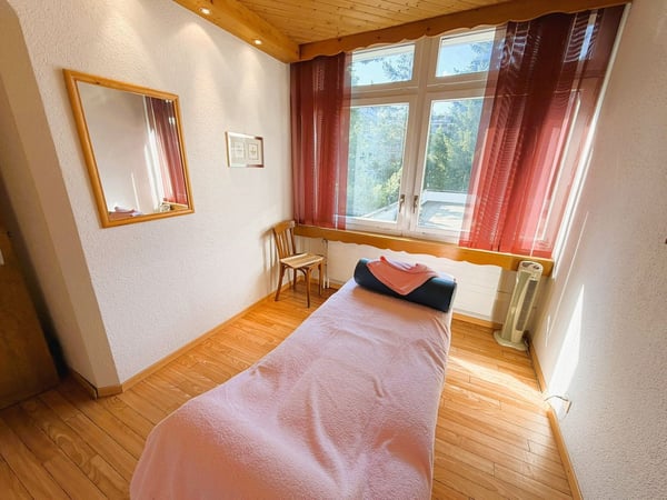 TRÈS SPACIEUX CABINET DE PHYSIOTHÉRAPIE - 10 SALLES DE TRAITEMENT -IDÉALEMENT SITUÉ AU CŒUR DE CRANS 11