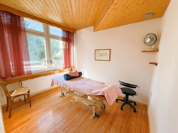 TRÈS SPACIEUX CABINET DE PHYSIOTHÉRAPIE - 10 SALLES DE TRAITEMENT -IDÉALEMENT SITUÉ AU CŒUR DE CRANS 8