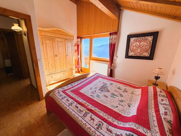 À LA SAISON : Magnifique duplex de 4.5 pces - Spacieux et lumineux - Lieu calme - Superbe vue 9