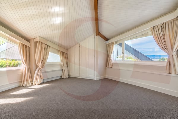 Villa contemporaine avec piscine intérieure à louer non meublée 9