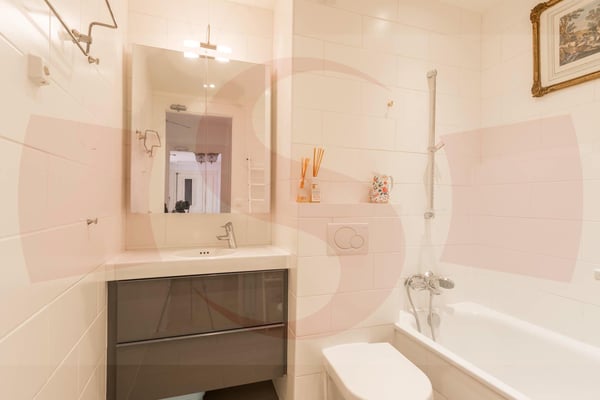 Superbe appartement de 6 pièces dans un immeuble ancien 12
