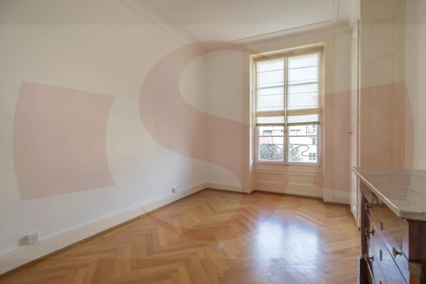 Superbe appartement de 6 pièces dans un immeuble ancien 10