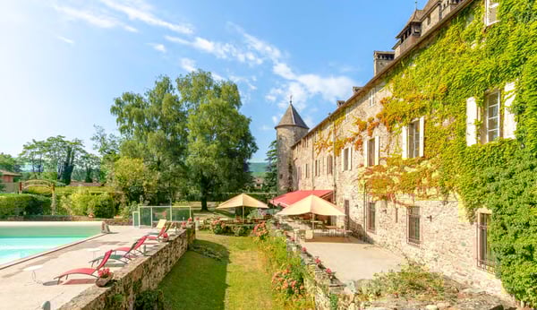 Château exceptionnel pied dans l'eau à proximité de Genève 11