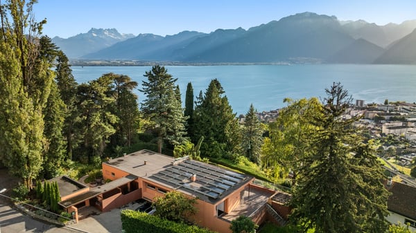 Propriété contemporaine rénovée avec vue panoramique à Chernex 2