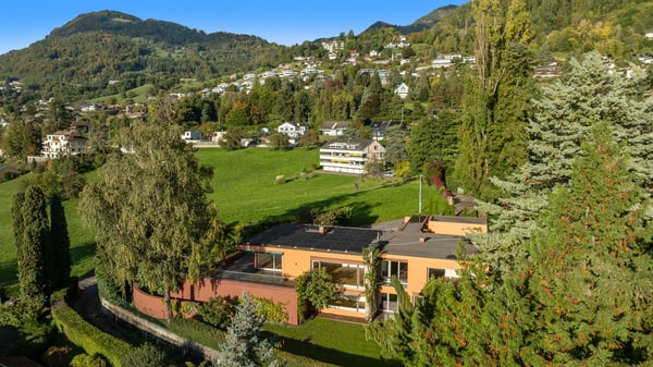 Propriété contemporaine rénovée avec vue panoramique à Chernex 1