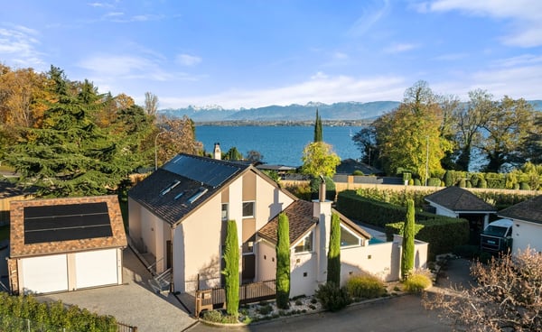 Très belle villa avec piscine et vue lac à Crans 1