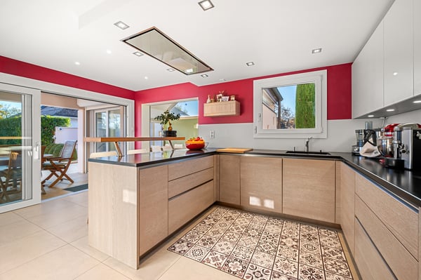 Très belle villa avec piscine et vue lac à Crans 5