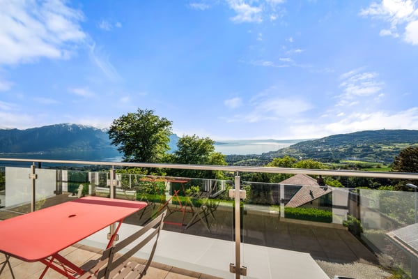 Belle propriété familiale avec vue lac et piscine à Blonay 12
